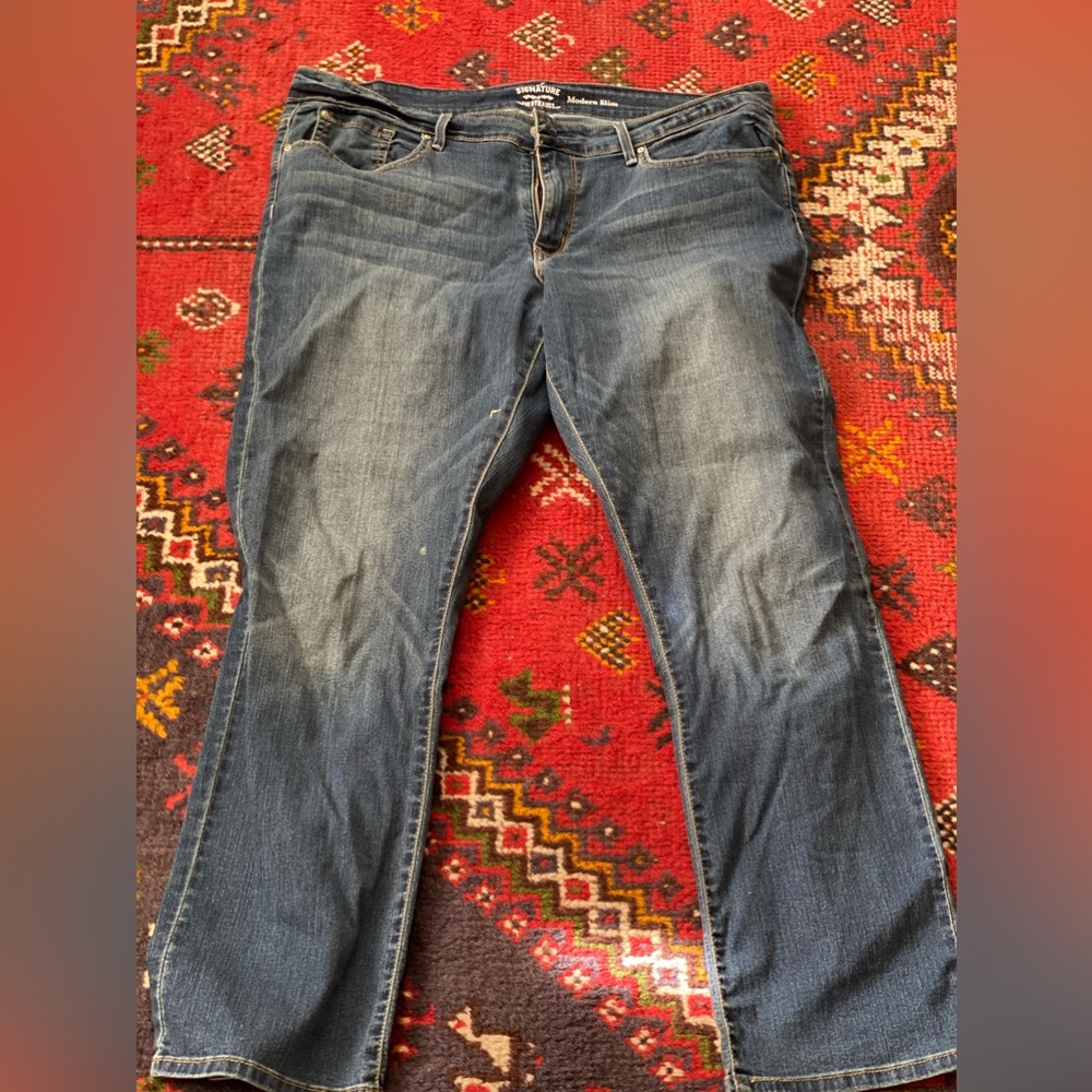 Levi Strauss modern fit W size 20 dark blue.
